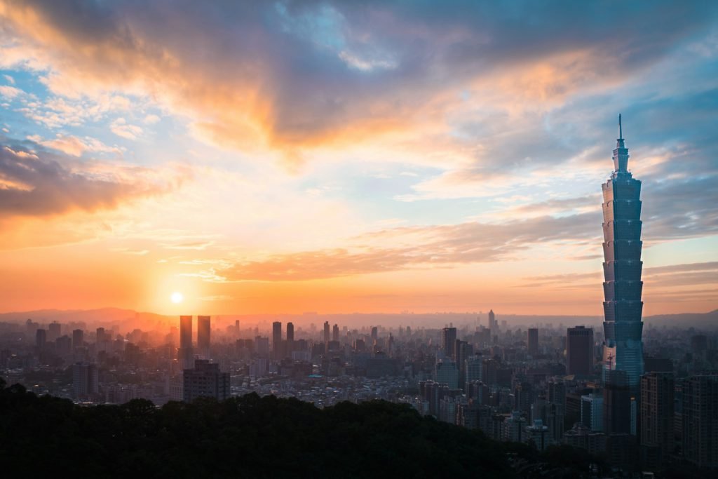 夕陽下的台北城市與台北 101
